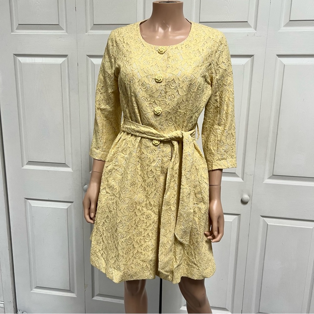 Vintage Yellow Lace Duster Dress Size Medium 3/4 Sleeve Belted